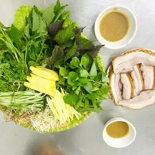 Hình ảnh Bánh tráng cuốn thịt heo quay