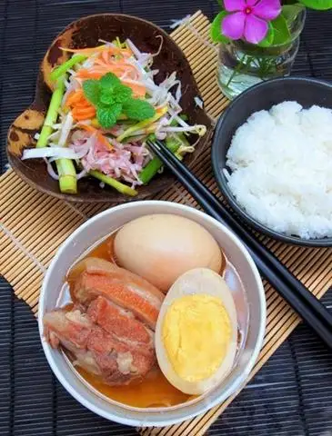 Cơm Trưa Văn Phòng Nhã Kỳ - Đoàn Văn Bơ - Cơm/Cơm tấm gần bạn