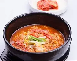 Hình ảnh Mì ramen kim chi - thịt heo