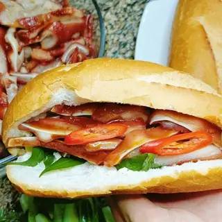 Hình ảnh Bánh mì phá lấu - nhân nhiều
