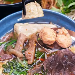 Hình ảnh Bún bò nạm - chả cua - chả cây