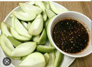 Hình ảnh mix cóc xoài bao tử kèm chấm thần thánh