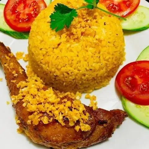Cơm Gà Xối Mỡ - 114 Nguyễn Chí Thanh - Cơm/Cơm tấm gần bạn