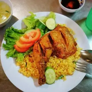 Cơm gà xối mỡ - 63.000 ₫ tại Cơm Tấm Dì 9 - Cơm Gà Xối Mỡ & Cơm Trưa - Nguyễn Hữu Hào
