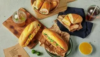 Hình ảnh Bánh mì sốt ong vàng