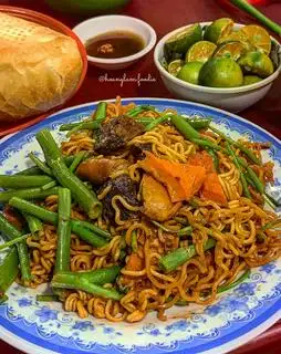 Phá lấu - mì gói xào - 50.000 ₫ tại Phá Lấu Chị Nhan - Cao Thắng
