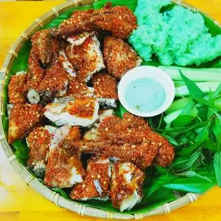 Gà nướng (1/2 con) - 105.000 ₫ tại Gà Nướng Cô Bảy 49 - Ung Văn Khiêm