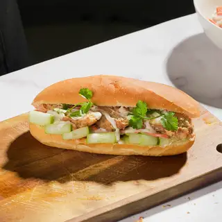 Hình ảnh Bánh mì gà nấm