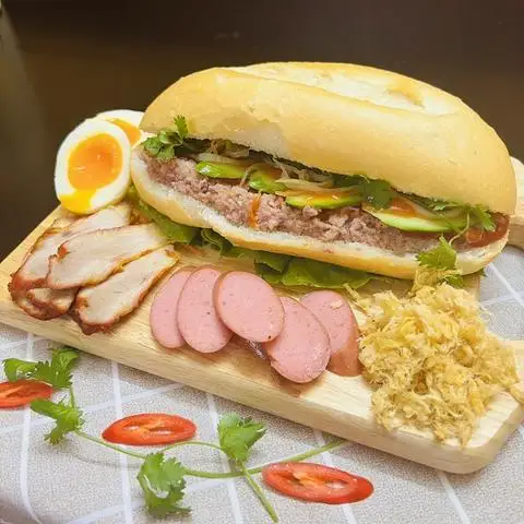 Hình ảnh Bánh Mì Pate Cột Đèn - 9 Phương Mai
