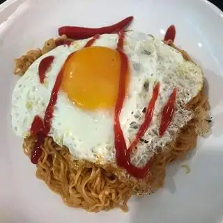 Hình ảnh Mì trộn trứng ốp