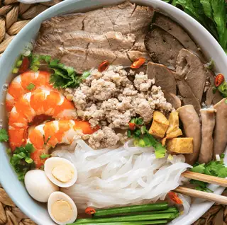Hủ tiếu thập cẩm có( Khô và Nước ) - 49.000 ₫ tại Hủ Tiếu Oanh - Hoàng Diệu