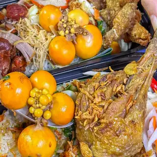 Hình ảnh Xôi đùi gà - trứng non - da giòn