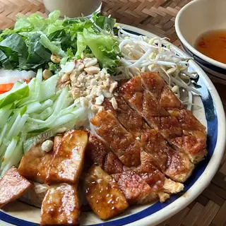 Hình ảnh Bún Sườn Non Nấm Nướng Vegan Meal 02