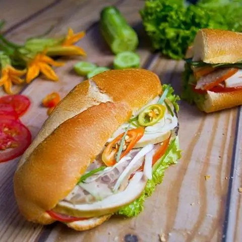 Bánh Mì Thịt - Huỳnh Tịnh Của - Bánh Mì/Xôi gần bạn
