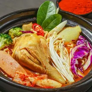 Hình ảnh Mì lẩu Thái đùi gà