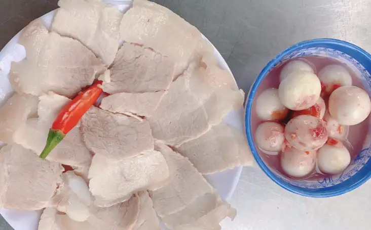 Cơm thịt luộc cà pháo mắm tôm - 50.000 ₫ tại Quán Cơm Cô Hằng