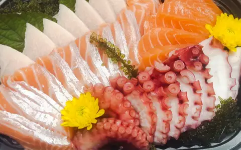 Salmon Sushi - Trần Xuân Soạn - Ẩm thực quốc tế gần bạn