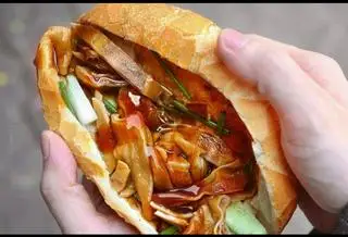 Bánh mì phá lấu - 25.000 ₫ tại Bánh Mì Chảo Út Nhỏ - Phan Văn Trị