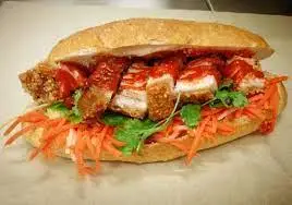 Bánh mì heo quay - 30.000 ₫ tại Kim Oanh Bánh Mì Xôi Mặn - Nguyễn Thị Minh Khai