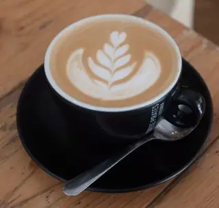 Cà phê latte - 37.000 ₫ tại Duck Coffee & Tea - Đoàn Văn Bơ