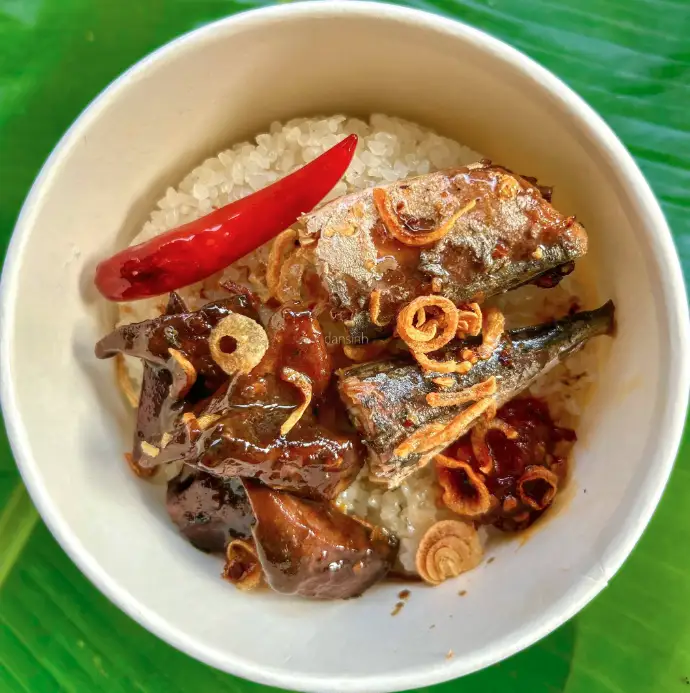 Xôi cá kho gan rim - 49.000 ₫ tại Dân Sinh - Bánh Mì Cá Kho - Điện Biên Phủ