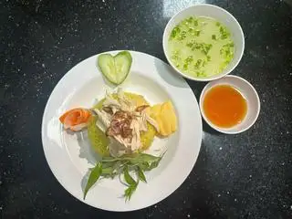 Cơm gà xé Nha Trang - 45.000 ₫ tại Cơm Gà Nha Trang 79 - Đường Số 51