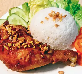 Cơm đùi gà chiên nước mắm - 40.000 ₫ tại Cơm Bình Dân - Bùi Thị Xuân