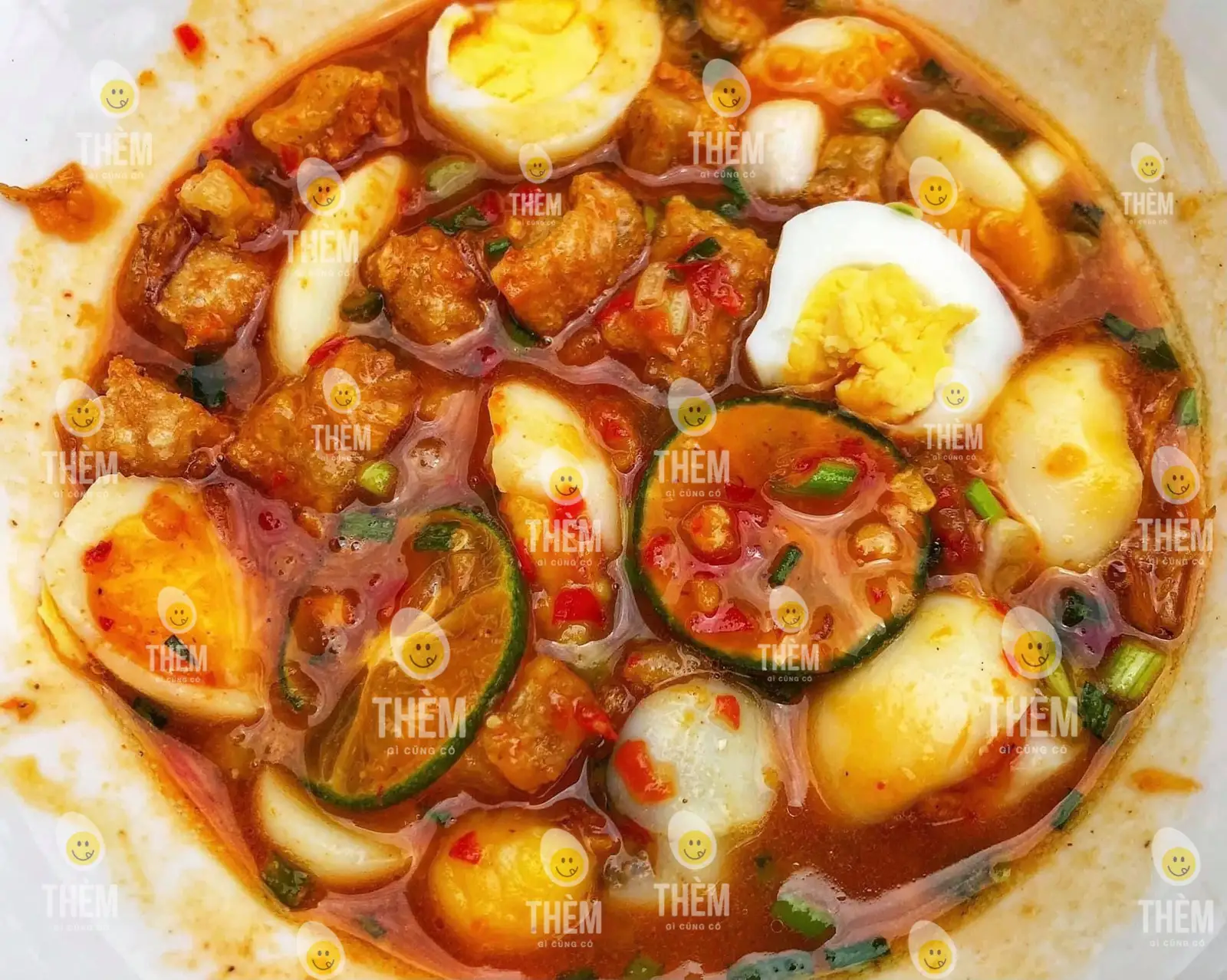Bánh tráng chấm mỡ hành - sốt me trứng cút lòng đào - 35.000 ₫ tại Thèm Gì Cũng Có - Bánh Tráng Tóp Mỡ Trứng Lòng Đào - Tôn Đản