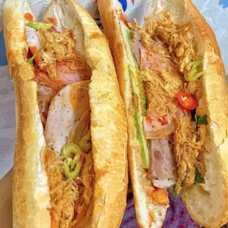 Hình ảnh Bánh mì pate - bơ - chà bông - chả