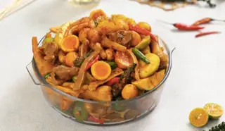 Chân gà mix trứng non sốt Thái - kèm 1 ly chanh dây - 100.000 ₫ tại TiQi Food - Chân Gà Sốt Thái - Luỹ Bán Bích