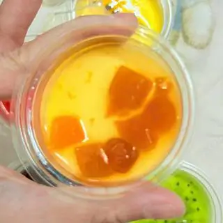 Panna cotta đào - 13.000 ₫ tại Ăn Vặt & Mì Trộn - Nhà Bà Naa - Lê Đại Hành