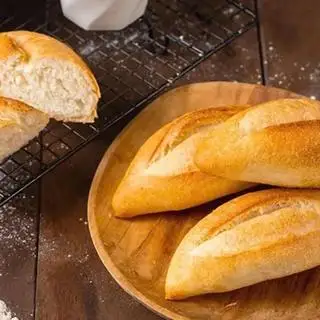 Bánh mì - 7.000 ₫ tại Cháo Ếch Singapore Dilang - Lê Quang Định