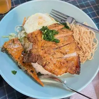 Hình ảnh Cơm sườn-bì-chả-trứng ốp la (đầy đủ)