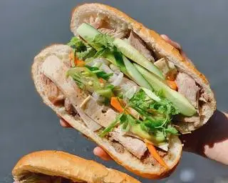 Bánh mì đầy đủ - 30.000 ₫ tại Bánh Mì Hà Nội Thắng Hương - Lương Định Của