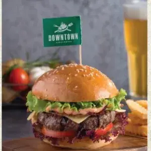 Cheese burger - 184.450 ₫ tại Downtown Steakhouse Bistro - Nguyễn Thị Minh Khai