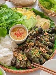Bò lá lốt - cuốn bánh tráng rau - 60.000 ₫ tại Bò Lá Lốt & Bún Thịt Nướng - Chung Cư Ấn Quang