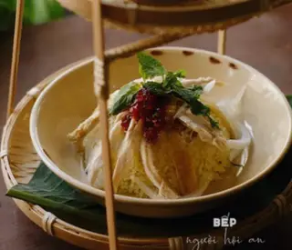 Cơm gà Hội An (xé) - 77.000 ₫ tại Bếp Người Hội An - Tiệm Mì Quảng & Cơm Gà - Trần Quốc Toản