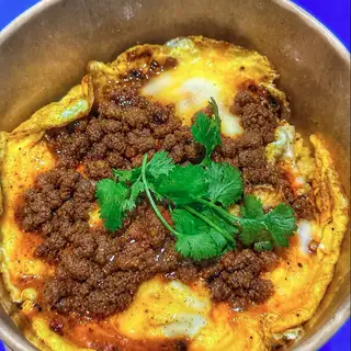 Cơm phủ bò trứng - 74.000 ₫ tại Tiệm Nhà Lắc - Cơm Chiên Phủ Trứng & Mì Trộn Indomie - Võ Văn Kiệt