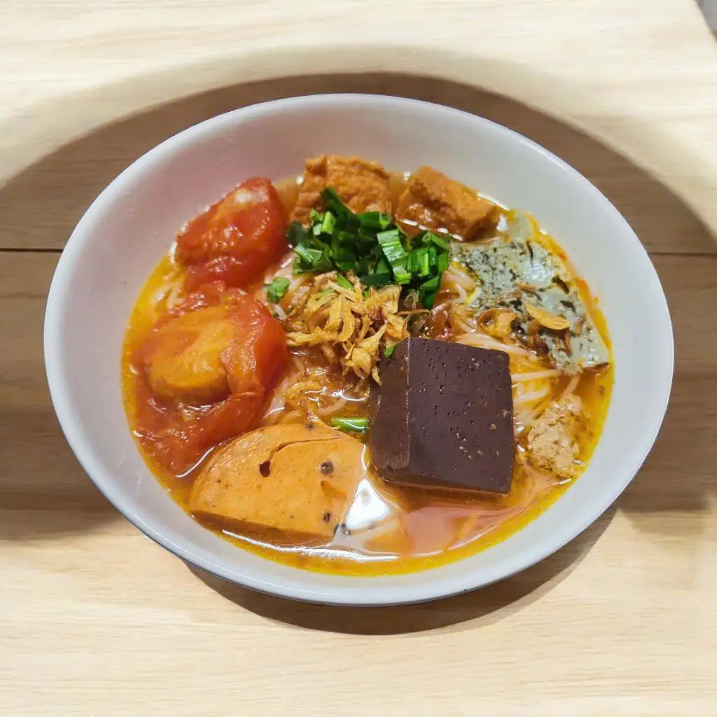 Bún riêu cua chả - 33.000 ₫ tại Bún Riêu, Canh Bún & Bún Cá Cô Ba - Lê Trọng Tấn
