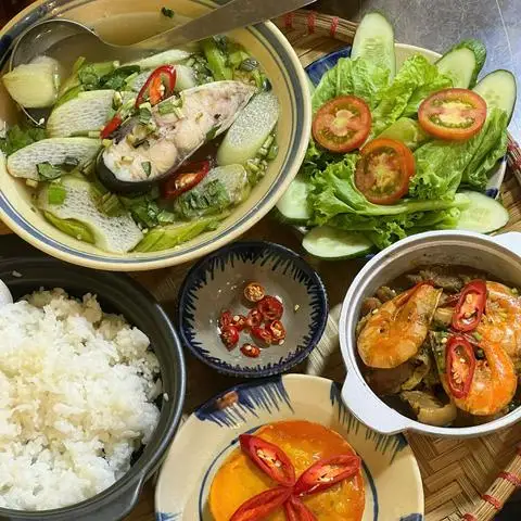 Cơm Trưa Văn Phòng, Cà Phê & Sinh Tố Vàng Son - Phạm Ngọc Thạch - Cơm/Cơm tấm gần bạn