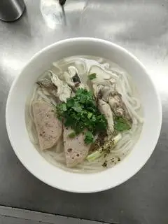 Bánh canh chả, cá dầm - 65.000 ₫ tại Bún Chả Cá, Bún Sứa & Cơm Gà Phan Rang - Bùi Đình Túy