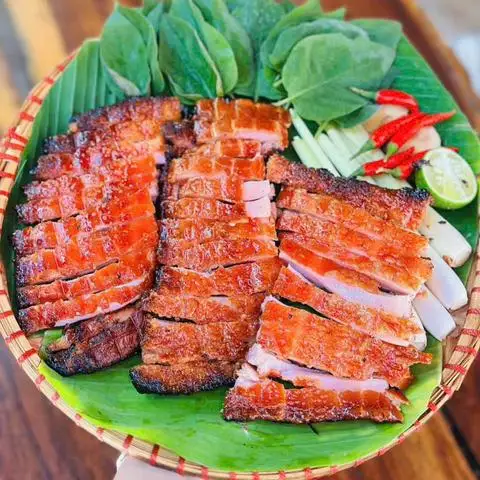 Hình ảnh Thành Đạt - Vịt Quay, Gà Nướng Lu & Heo Quay Da Giòn - Huỳnh Tấn Phát