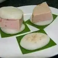 Bánh dày kẹp chả lụa - 19.000 ₫ tại Bánh Mì Hà Nội Ngọc Ánh - Hai Bà Trưng