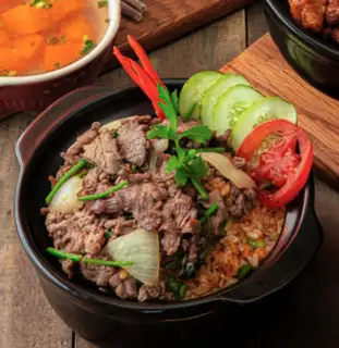 Cơm rang thố bò xào - 70.000 ₫ tại Cơm Rang Thố Long Hương - Đường Số 10