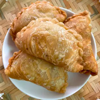 Bánh xếp - bánh gối nhân mặn - 15.000 ₫ tại Bánh Cam - Trần Hữu Trang