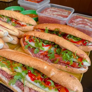 Bánh mì thịt chả - ốp la - 35.000 ₫ tại Bánh Mì Hà Nội Anh Thư - Nguyễn Kiệm