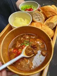 Hình ảnh Bánh mì sốt vang