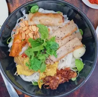 Mì quảng trộn - 32.000 ₫ tại Mì Quảng Trộn 18 - Nguyễn Du