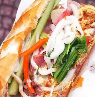 Bánh mì chả chà bông - 25.000 ₫ tại Bánh Mì Phương Mỹ - Lê Thị Bạch Cát