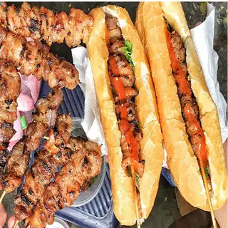 Hình ảnh Bánh mì kẹp 2 xiên